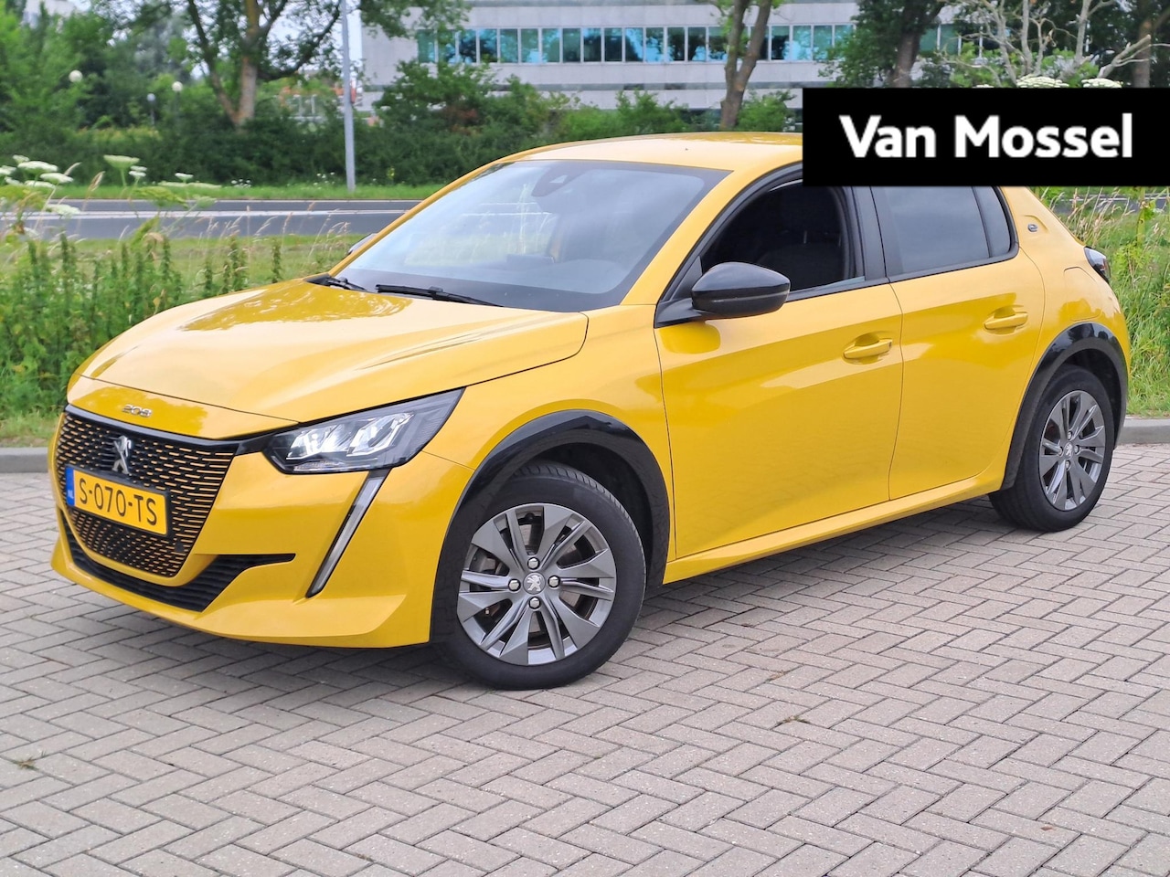 Peugeot e-208 - EV Active Pack 50 kWh | 16" Lichtmetalen velgen | Apple Carplay/Android Auto | Stoelverwar - AutoWereld.nl