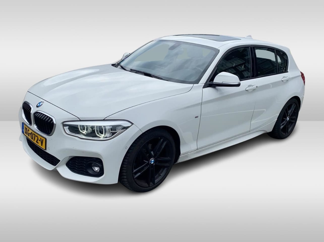 BMW 1-serie - 118i High Exe. M Sport / Schuifdak / Camera / Leder / 18'' / Navigatie / Sportstoelen / St - AutoWereld.nl