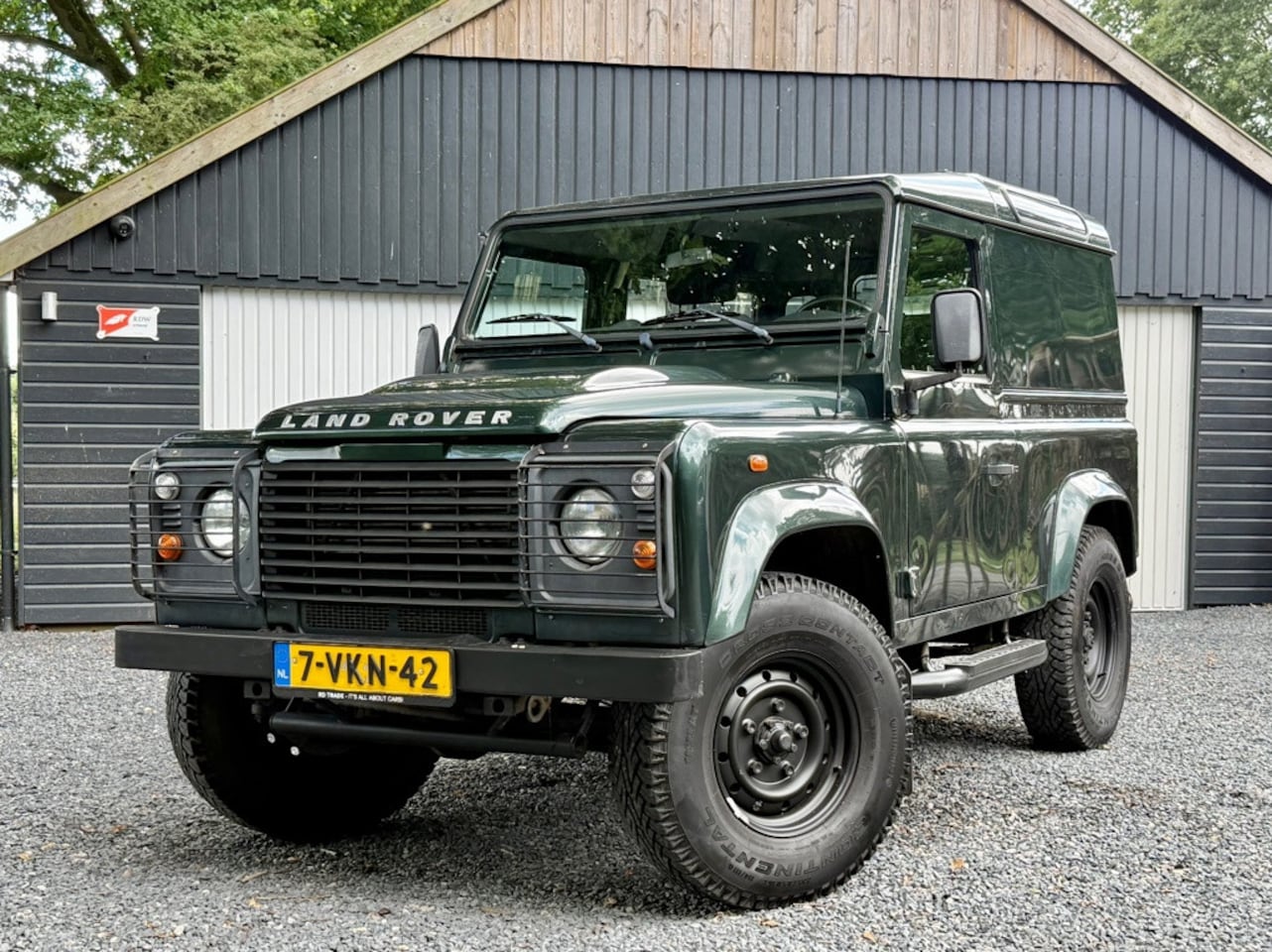 Land Rover Defender 90 - 2.4 TD SE Grijskenteken Nieuwe Motor - AutoWereld.nl
