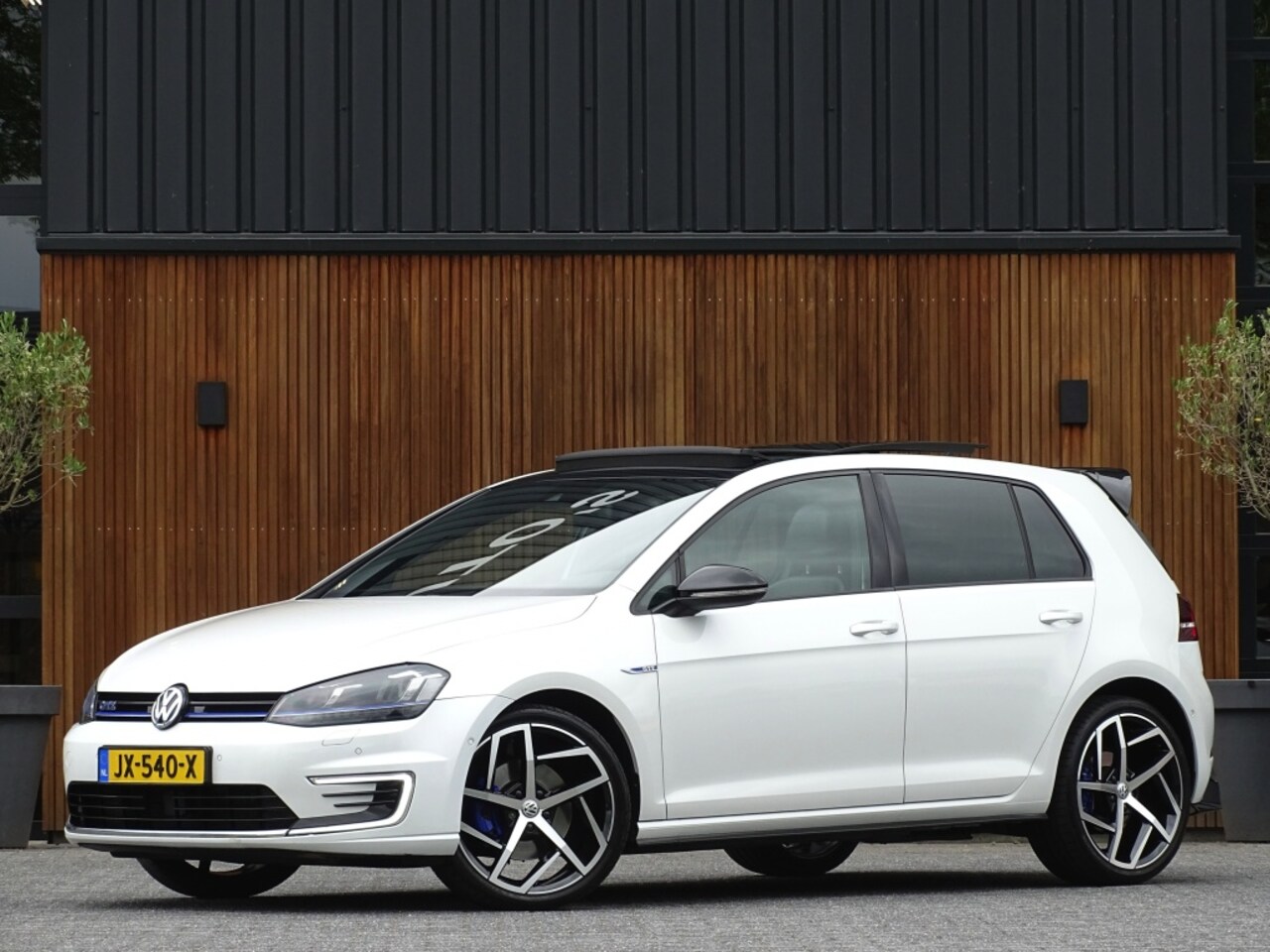 Volkswagen Golf - TSI GTE 245PK / GTI R Perf. ed. / LED - AutoWereld.nl