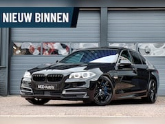 BMW 5-serie - 550i High Executive /SCHUIFDAK/SOFT-CLOSE/360 CAMERA/KEYLESS/HUD/VOL