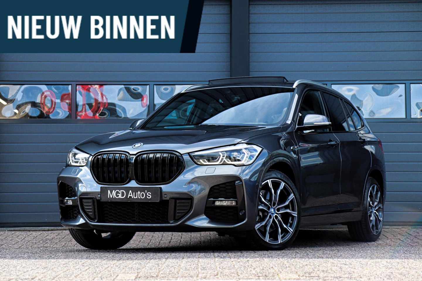 BMW X1 - xDrive25e M-Sport M-Pakket /LED/PANODAK/KEYLESS/STOEL+STUURVERW./LEDER! - AutoWereld.nl