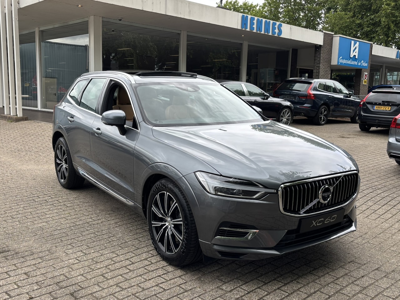 Volvo XC60 - T8 AWD Inscription Luchtvering Massage Ventilatie HeadUp - AutoWereld.nl