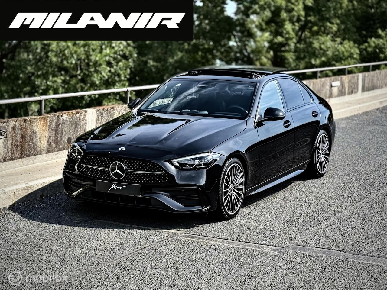 Mercedes-Benz C-klasse - C180 AMG Line | Pano | 19 inch | Leder - AutoWereld.nl