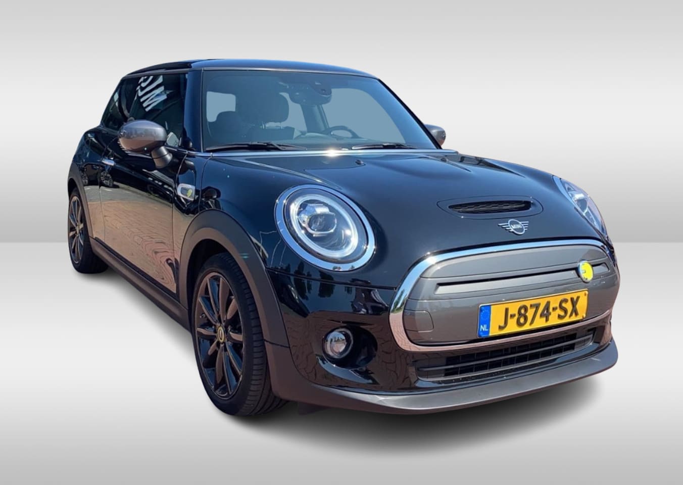 MINI Mini-Electric - Essential 33 kWh / Camera / Navigatie / 17'' / Half leder / Keyless / Virtual Cockpit / St - AutoWereld.nl