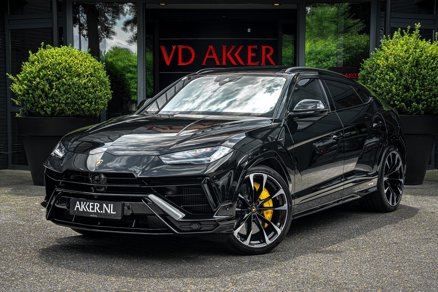 Lamborghini Urus - S (666 pk) Panoramadak | 23 Inch | Multimedia Achterin | Massage - AutoWereld.nl