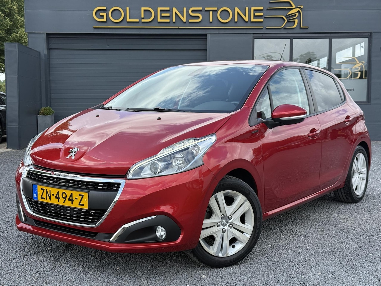 Peugeot 208 - 1.2 PureTech Signature Navi,Airco,Cruise,PDC,Trekhaak,Carplay,Elek ramen,N.A.P,Nieuwe APK - AutoWereld.nl