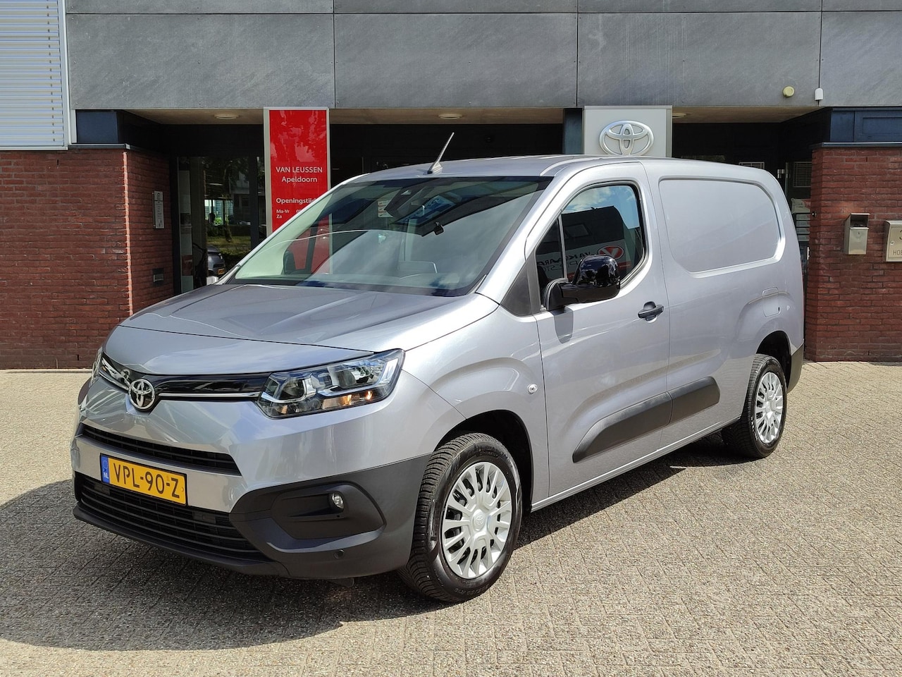 Toyota ProAce City - 1.5 D-4D 130PK LIVE LONG TREKHAAK PARK-SENSOREN APPLE/ANDROID NAVI LAT-OM-LAT CRUISE AIRCO - AutoWereld.nl