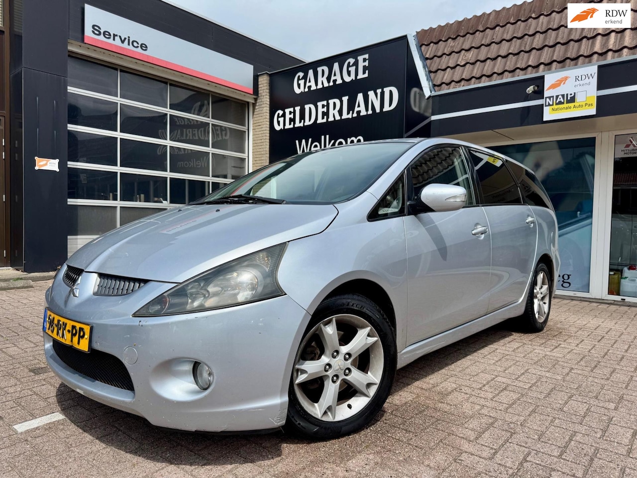 Mitsubishi Grandis - 2.4-16V Invite | Automaat | Cruise | Climate | Trekhaak | 7Persoons - AutoWereld.nl