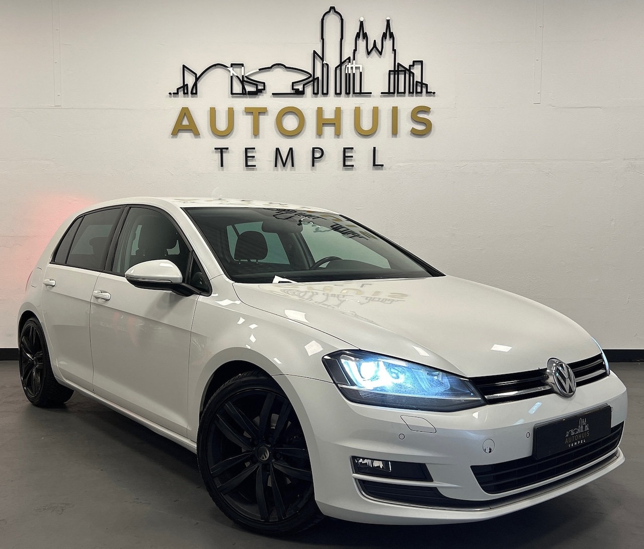 Volkswagen Golf - 2.0 TDI Highline Airco Xenon Climate Stoelverw Pdc Leder/Stof Isofix - AutoWereld.nl