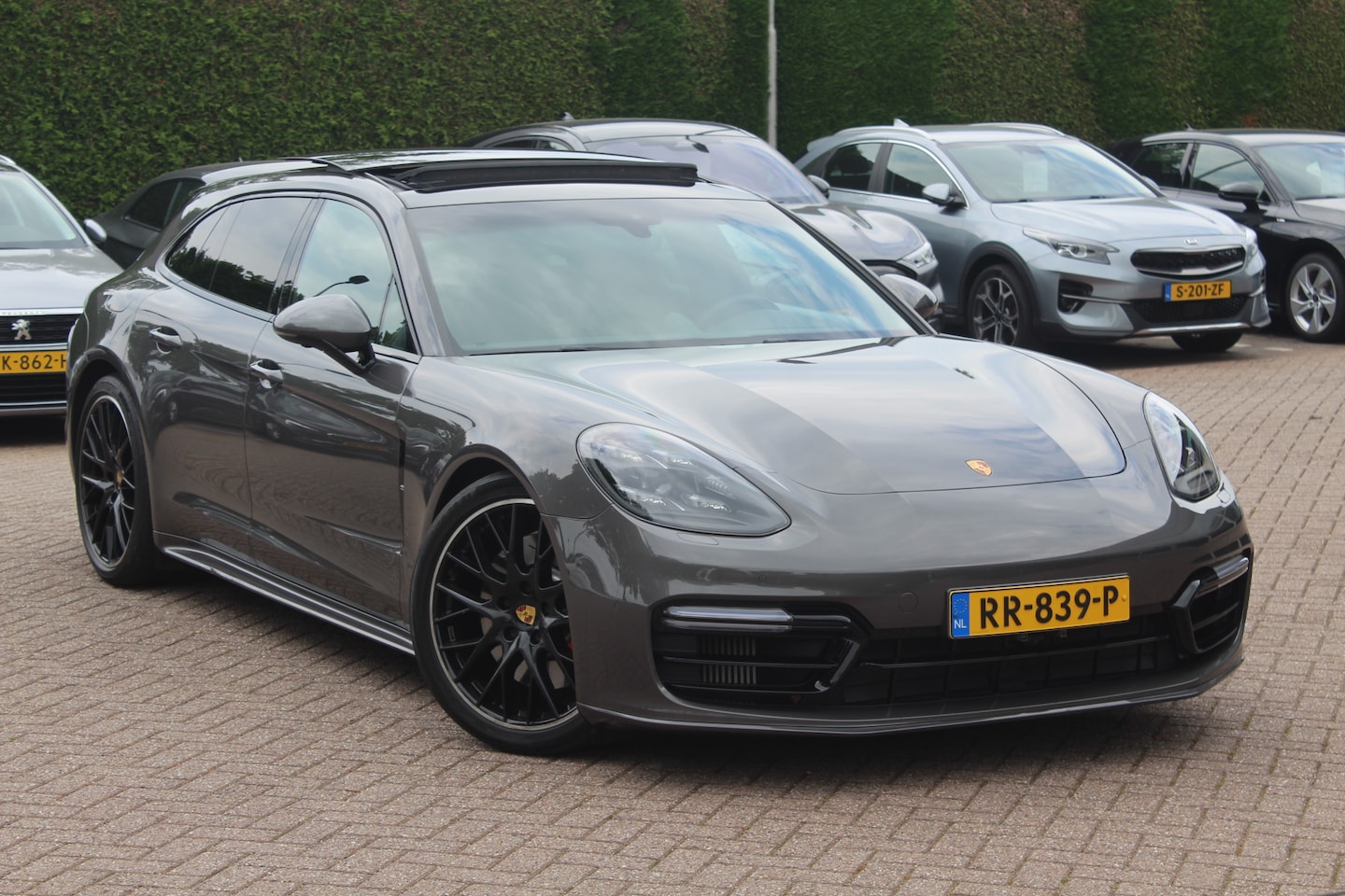 Porsche Panamera Sport Turismo - 2.9 4 E-Hybrid / Panoramadak / 360Camera / Achterasbesturing / 21'' / Sportdesign + Chrono - AutoWereld.nl