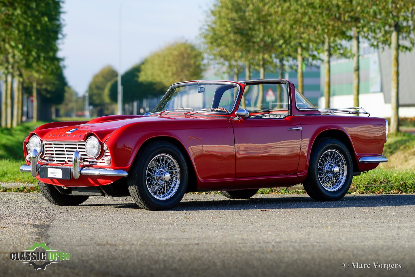 Triumph TR4 - met Surrey Top en Overdrive - AutoWereld.nl