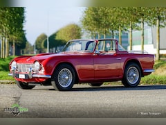 Triumph TR4 - met Surrey Top en Overdrive
