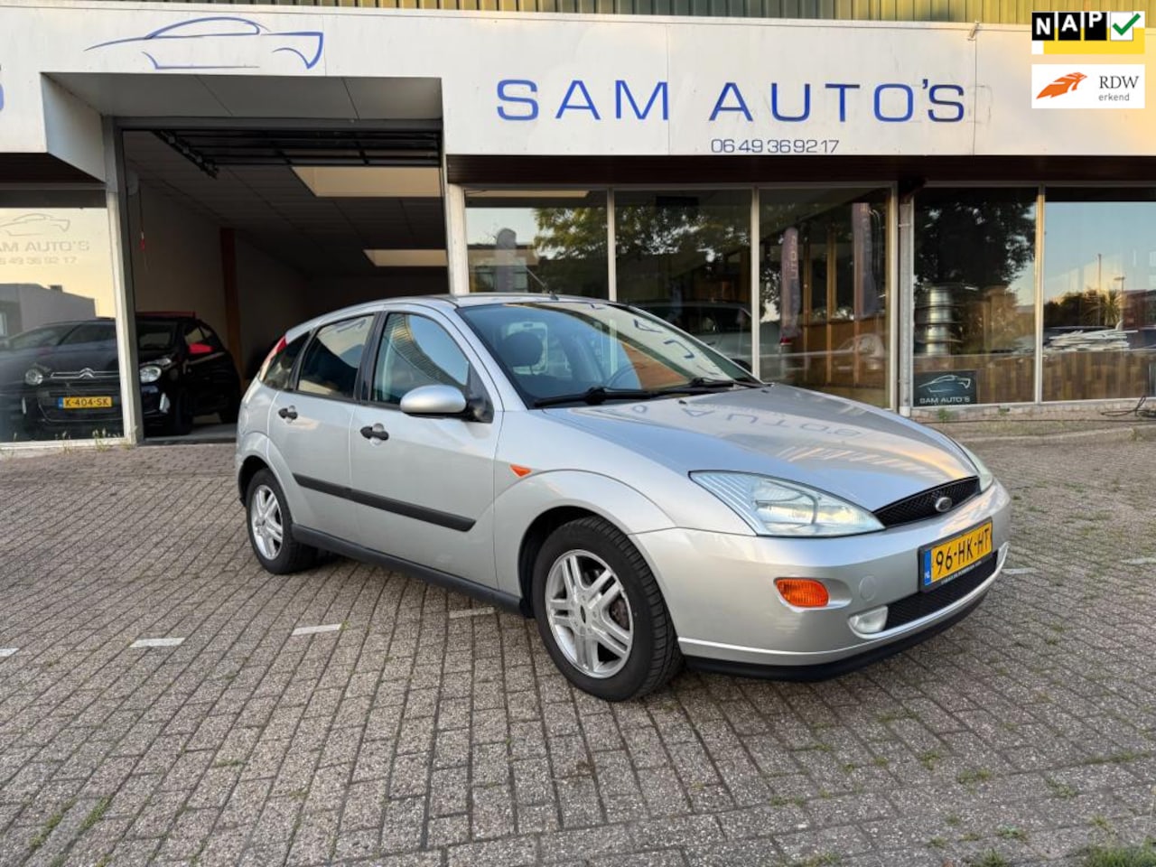 Ford Focus - 1.6-16V Ghia AUTOMAAT - AutoWereld.nl