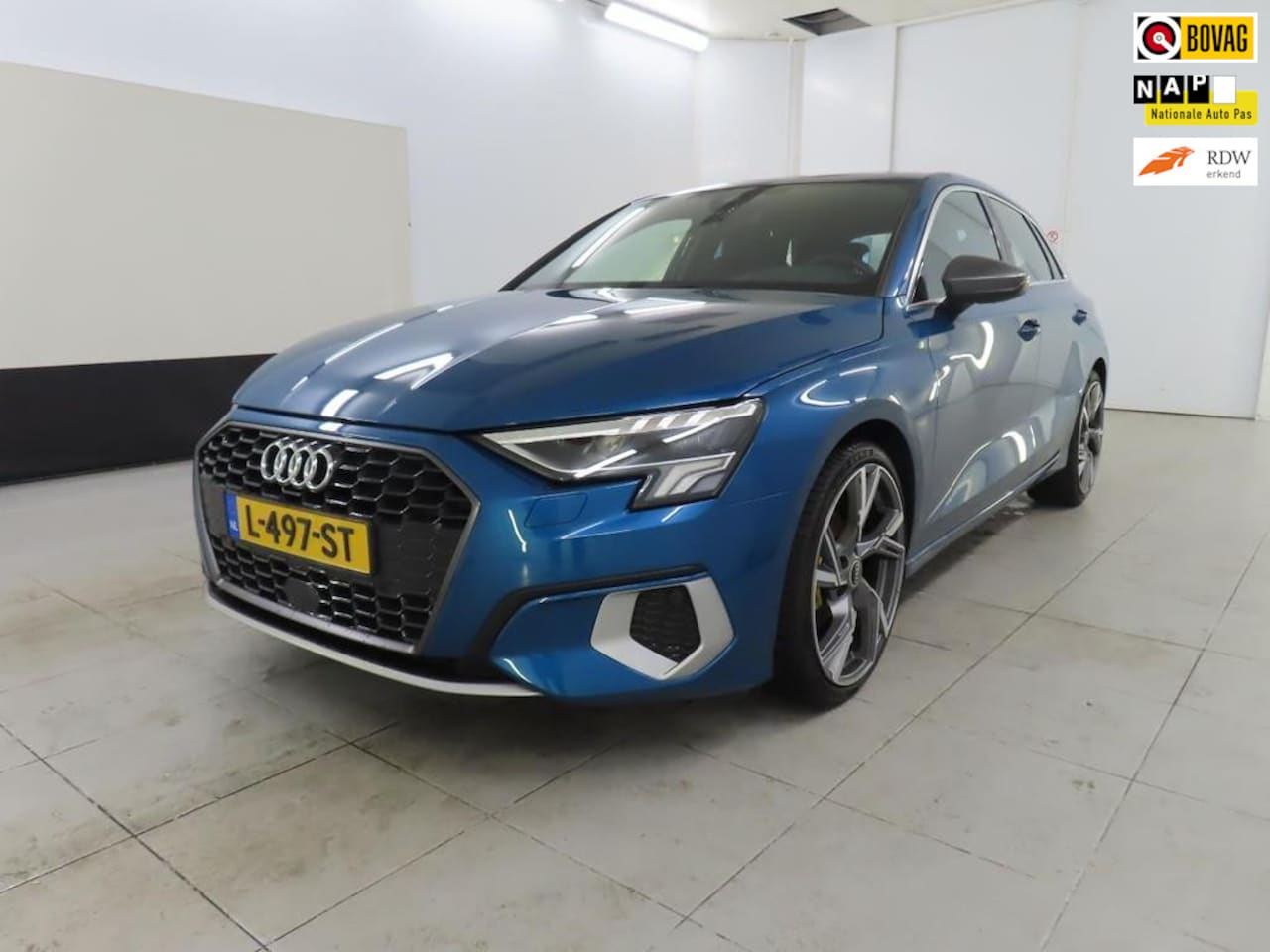 Audi A3 Sportback - 30 TFSI Advanced Sport edition+Led+navigatie+ecc+19"lmv+zwarte-hemel+keyless+premuim audio - AutoWereld.nl
