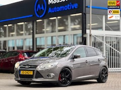 Ford Focus - Navi Cruise Voll.onderh DB riem VV Keyless Trekhaak Xenon Stoel vw LM velgen Nieuwe APK Bo