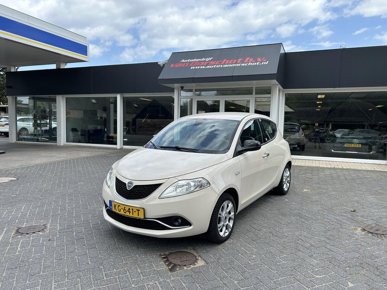 Lancia Y(psilon) - Ypsilon 0.9 TwinAir Opening Edition - AutoWereld.nl