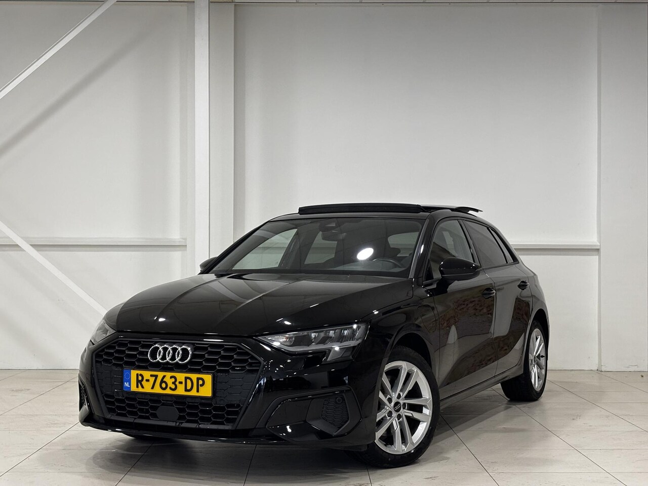 Audi A3 Sportback - 45 TFSI e S edition Competition | Panorama dak | Hybride | - AutoWereld.nl