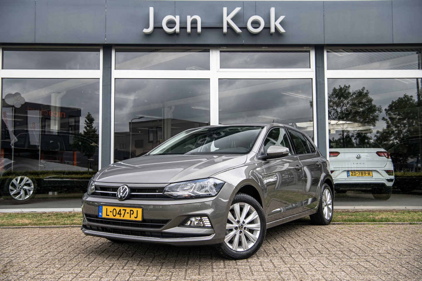 Volkswagen Polo - 1.0 TSi 110pk DSG-7 Highline | Navigatie | Parkeersensoren | App Connect - AutoWereld.nl