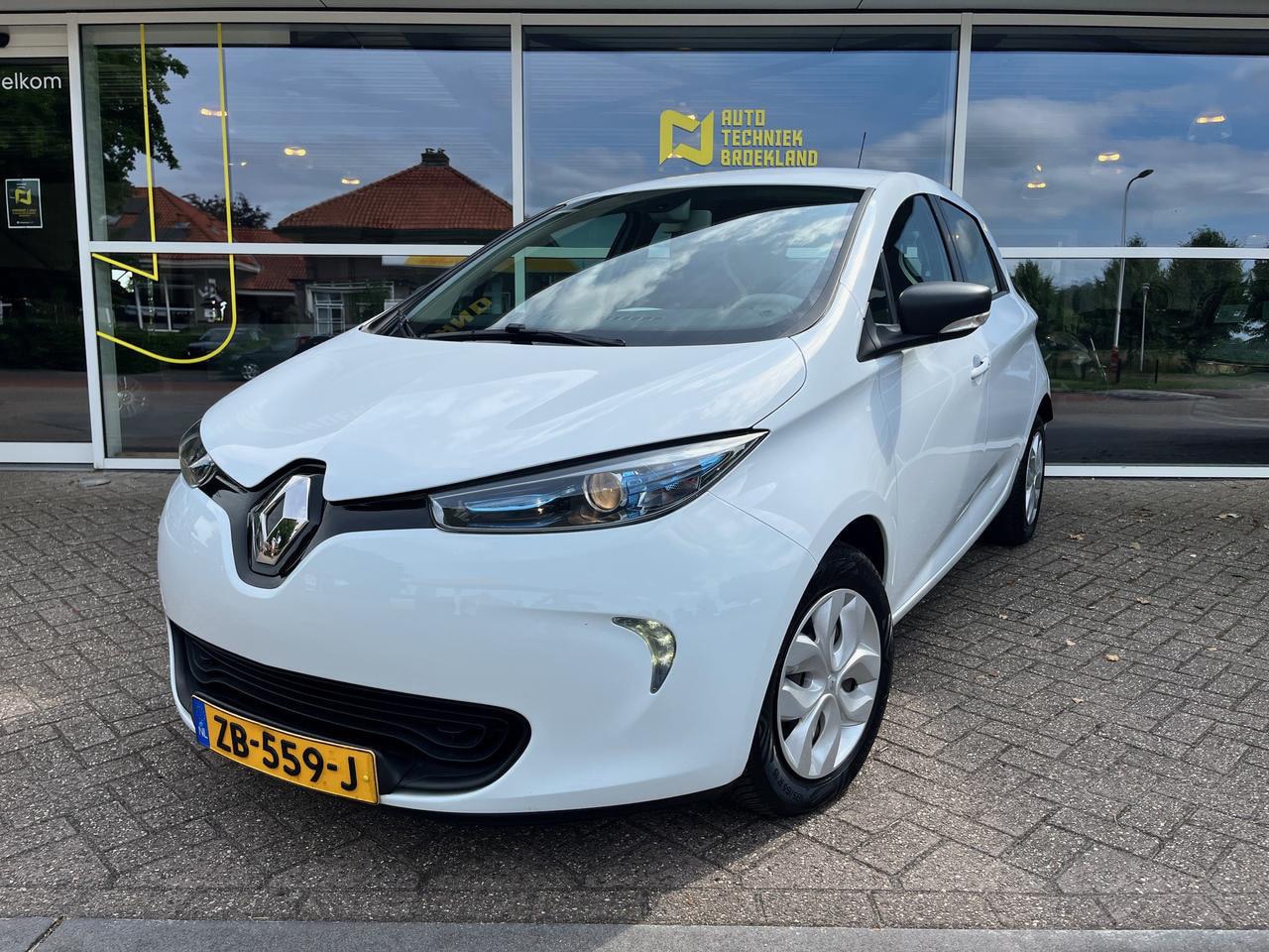 Renault Zoe - R90 LIFE 41 KWH KOOP ACCU CARPLAY | AIRCO | PDC | LED | NAVI - AutoWereld.nl