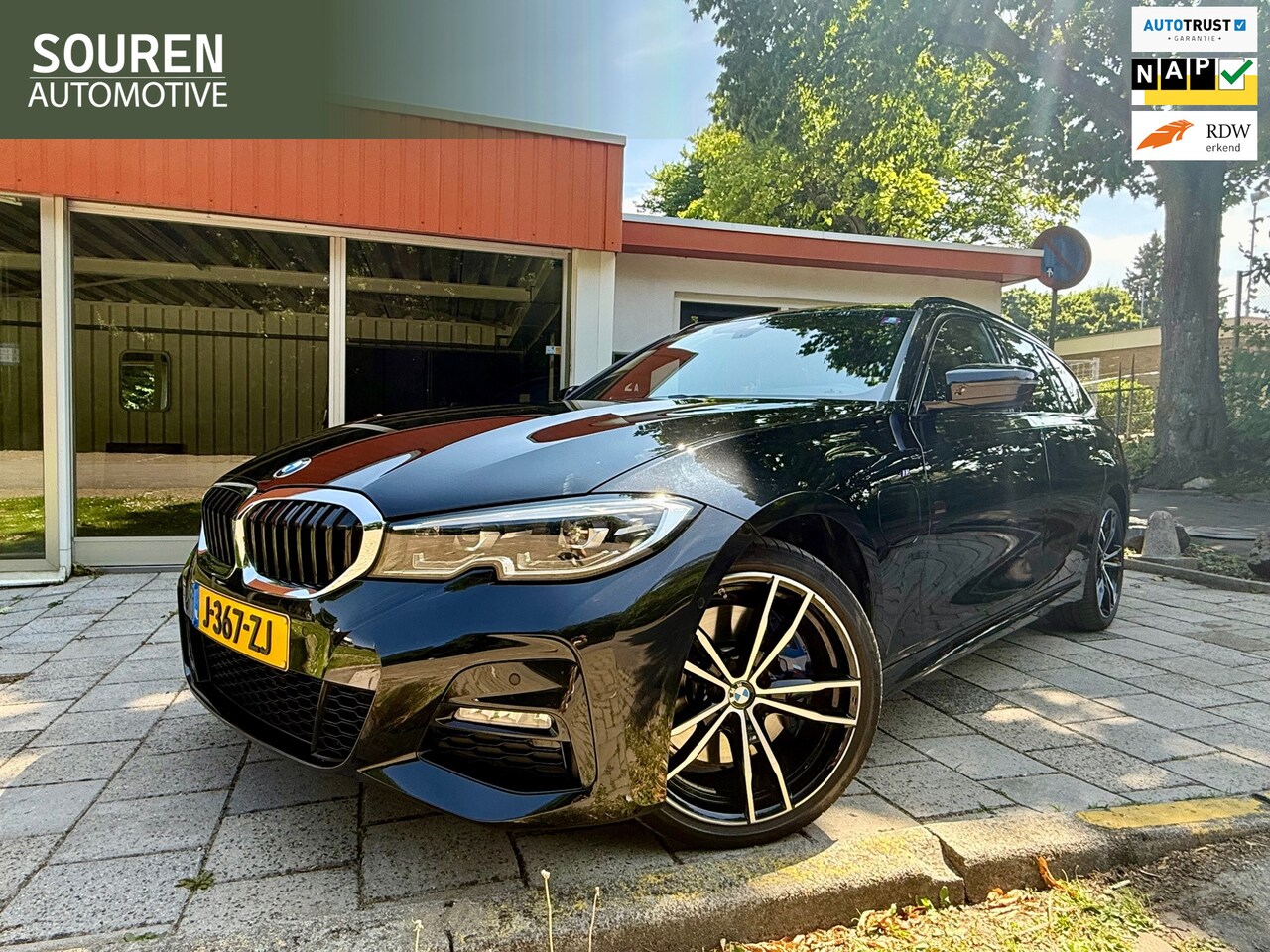 BMW 3-serie Touring - 330e eDrive Edition / M-sport / 1e Eig. Dealer OH / Trekhaak / Carplay / Navi/ Leder / Sto - AutoWereld.nl