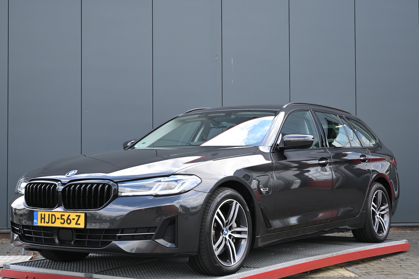 BMW 5-serie Touring - 530e xDrive Business Edition Plus trekhaak - AutoWereld.nl