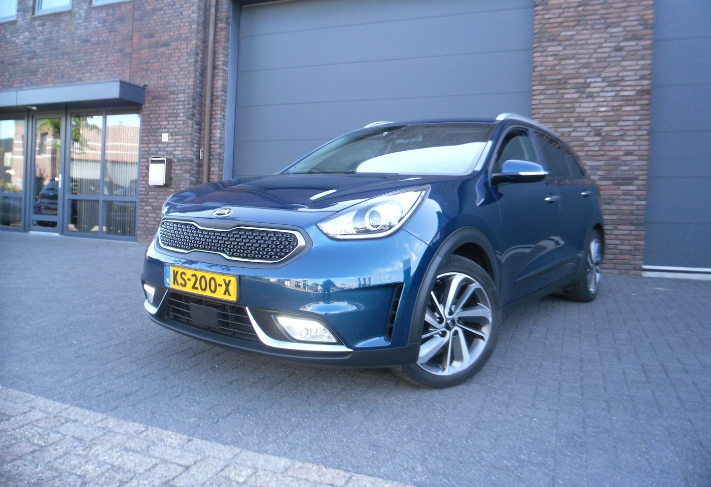Kia Niro - 1.6 GDi Hybrid ExecutiveLine LM Velgen Navi Airco - AutoWereld.nl