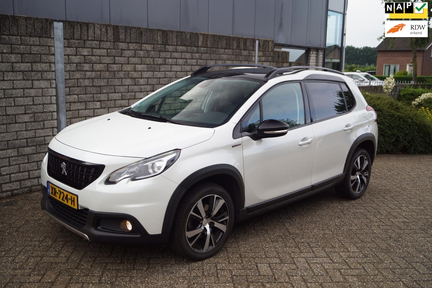 Peugeot 2008 - 1.2 PureTech GT-Line Panodak Half Leder Sportst Navi Camera Clima Cruise Apple Carplay PDC - AutoWereld.nl