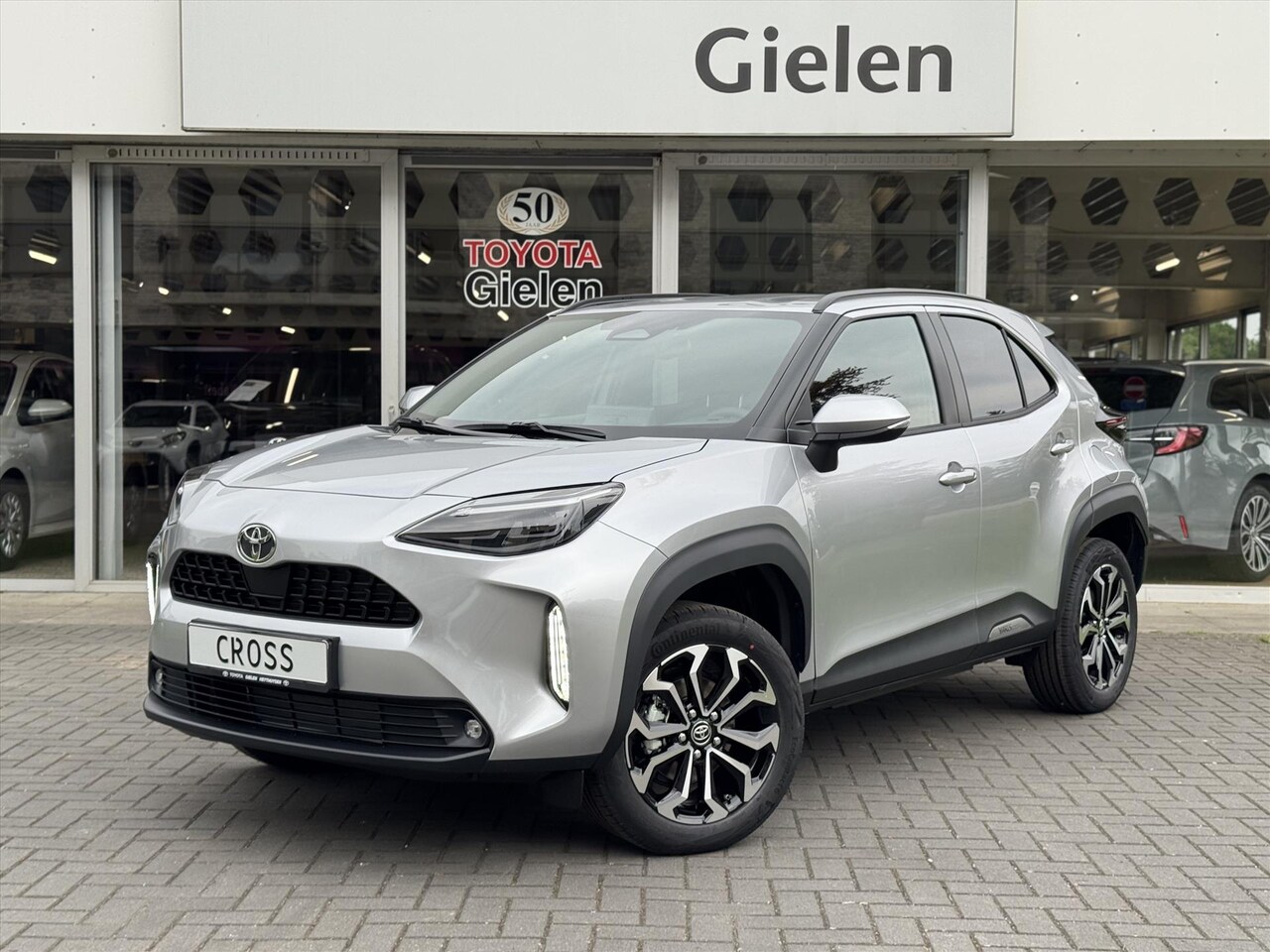 Toyota Yaris Cross - 1.5 Hybrid 130PK First Edition Plus | Stoel + Stuurverwarming, Apple CarPlay, Keyless, 17i - AutoWereld.nl