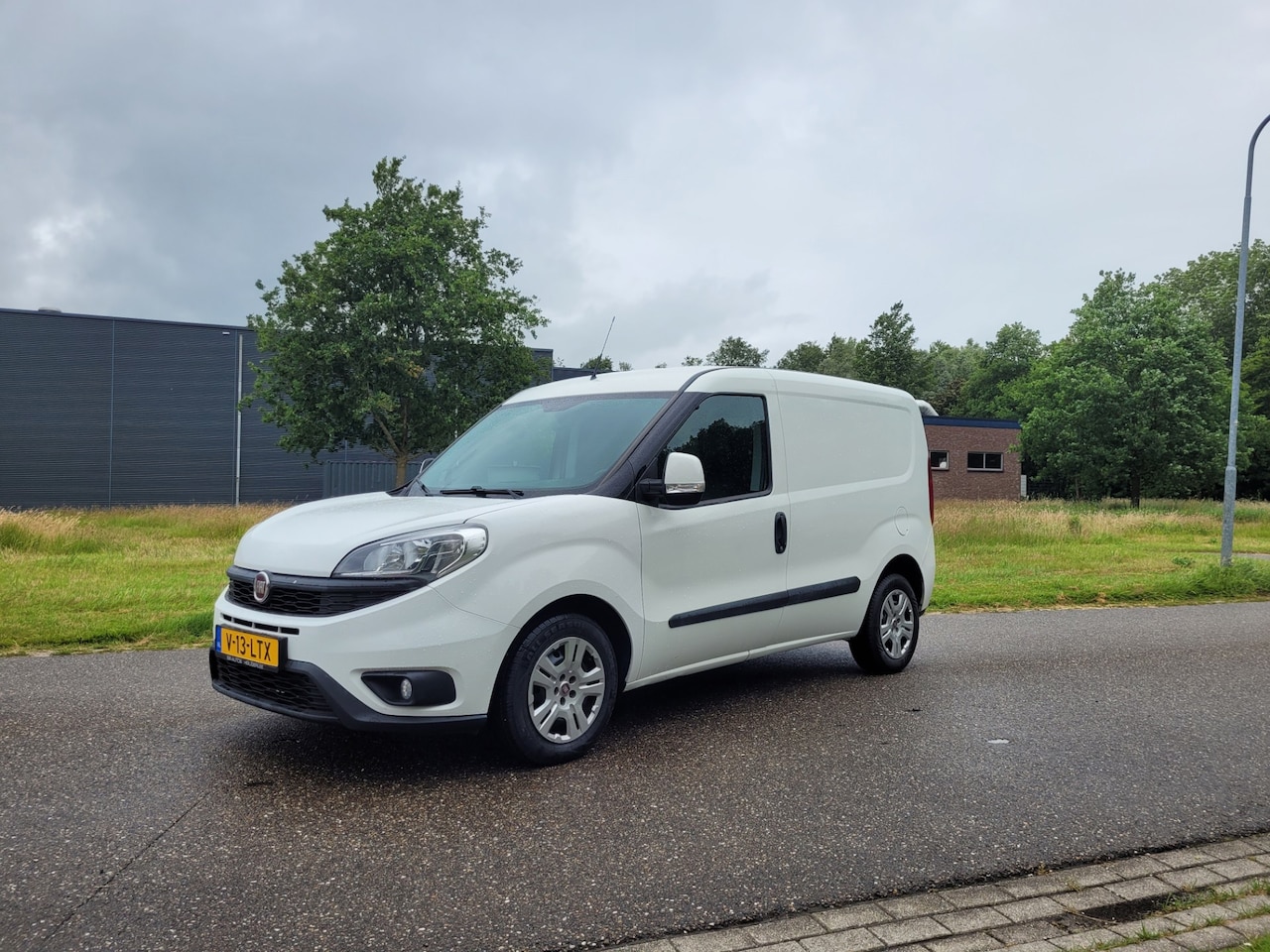 Fiat Doblò Cargo - 1.3 MJ L1H1 SX 1.3 MJ L1H1 SX ,MARGE - AutoWereld.nl