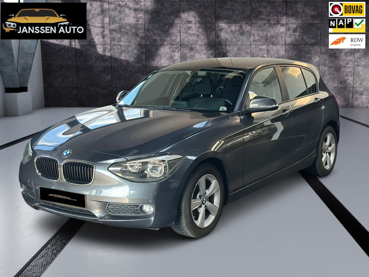 BMW 1-serie - 116i Automaat|Navi|PDC|nette auto - AutoWereld.nl
