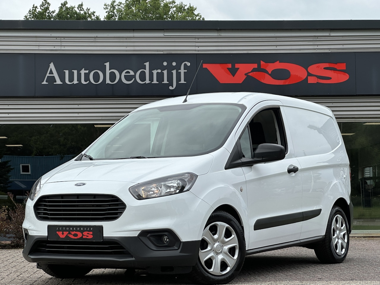 Ford Transit Courier - 1.5 TDCI Trend | Cruise | Telefoon | Trekhaak | 1e eigenaar - AutoWereld.nl
