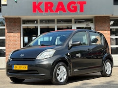 Daihatsu Sirion 2 - Premium 1.0 69 pk - airco - 5drs - APK 03-2026 - zuinig