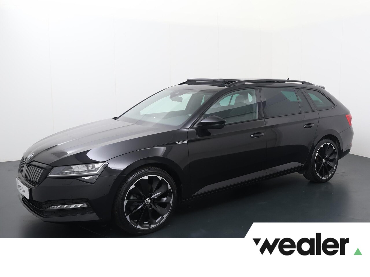 Skoda Superb Combi - 1.4 TSI iV Sportline Business | 218 PK | Panoramadak | Matrix LED koplampen | Alcantara be - AutoWereld.nl