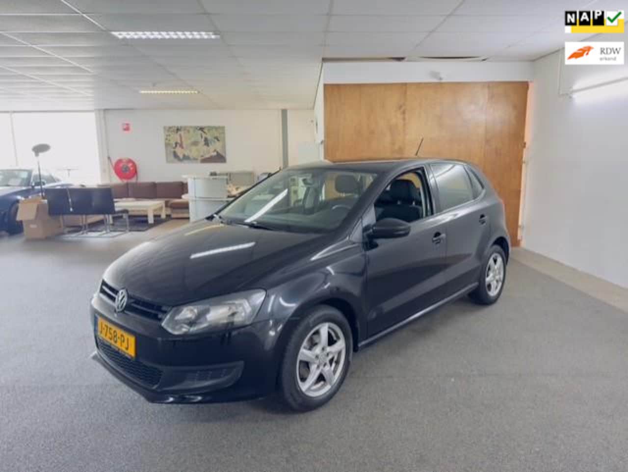 Volkswagen Polo - 1.2-12V Trendline Apk Nieuw,Airco,Carplay,N.A.P,Lm velgen,2 sleutels + Boekjes,Topstaat!! - AutoWereld.nl