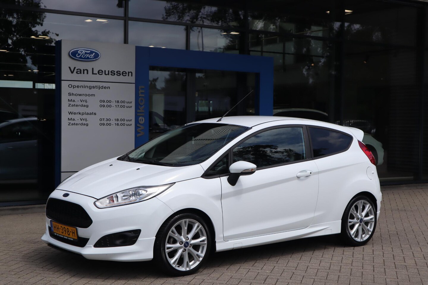 Ford Fiesta - 125PK SPORT HALFLEDER CLIMA BLUETOOTH PARK-SENSOREN 17" LM-VELGEN STOEL/VOORRUITVERW. CRUI - AutoWereld.nl