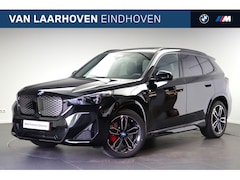 BMW iX1 - eDrive20 M Sport Automaat / Panoramadak / Trekhaak / Sportstoelen / Achteruitrijcamera / C