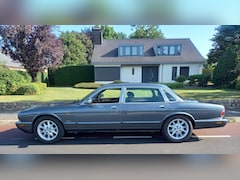 Jaguar Sovereign - 3.2 V8 LWB Twotone interieur