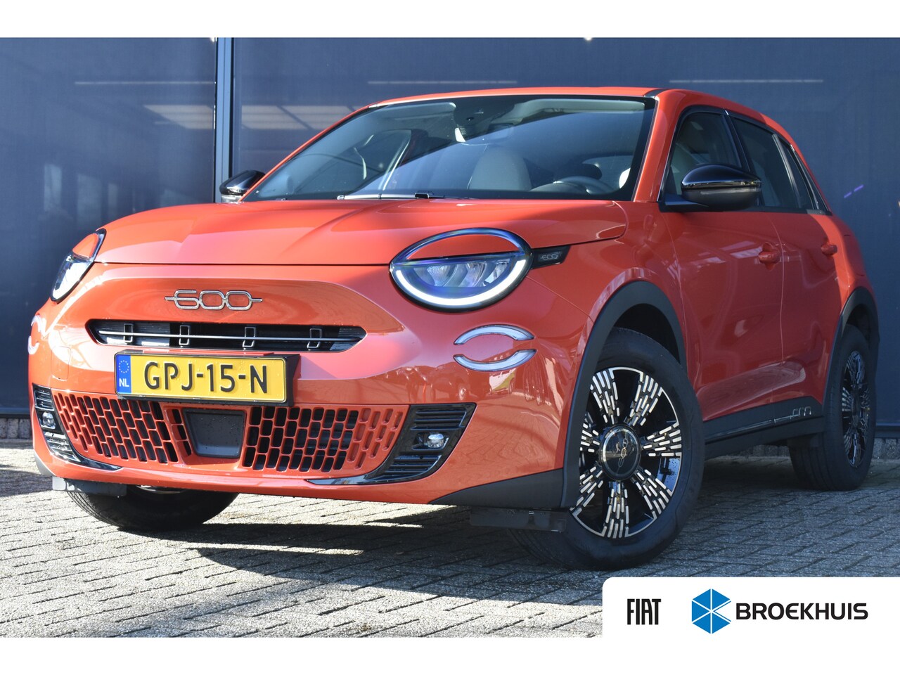 Fiat 600e - Urban 54 kWh | Draadloos Apple Carplay & Android Auto | Parkeersensoren | Cruise Control | - AutoWereld.nl