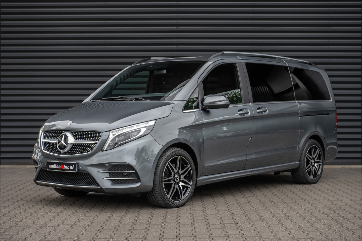 Mercedes-Benz V-klasse - V 300d Lang AMG-Line Rolstoel lift - AutoWereld.nl