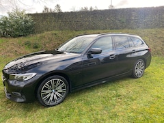 BMW 3-serie Touring - 330e Business Edition Plus Sport/ Adaptieve CC/ EL. Trekhaak/ 18" LM/ Dealer onderhouden.