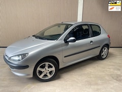 Peugeot 206 - 1.4 XT Met nieuwe Apk