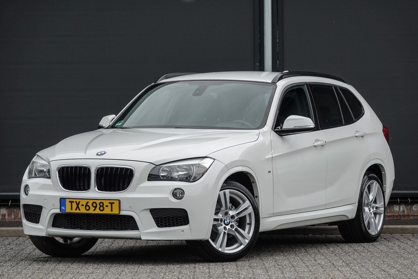 BMW X1 - xDrive28i 245Pk | High Executive | M-Sport | Shadowline | Trekhaak | 18'' - AutoWereld.nl