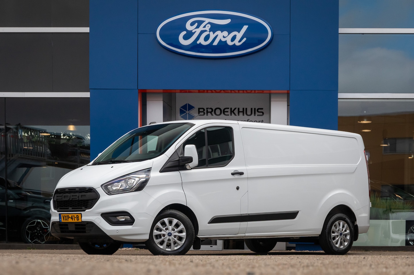 Ford Transit Custom - 300 2.0 TDCI L2H1 Limited | Trekhaak | Stoel+voorruit verwarming | Camera | Apple Carplay/ - AutoWereld.nl