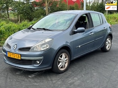 Renault Clio - 1.6-16V Privilège