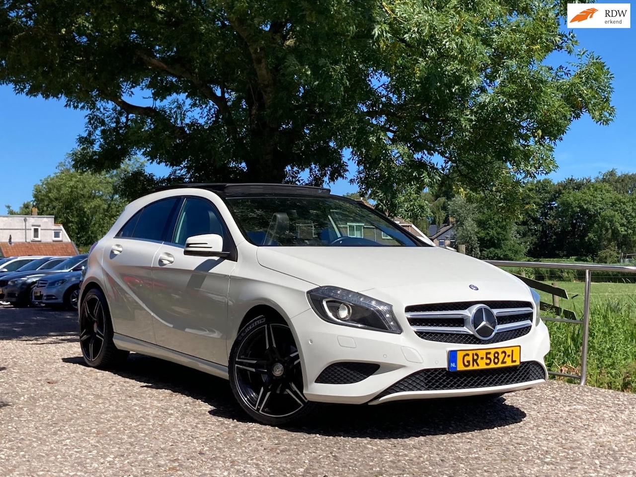 Mercedes-Benz A-klasse - 180 Prestige | Schijf/kantel dak + Half leder + Airco nu € 9.975,-!!! - AutoWereld.nl