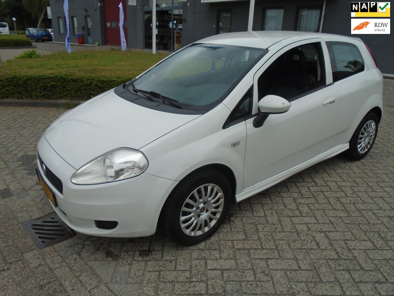 Fiat Grande Punto - 1.3 M-Jet Actual 1.3 M-Jet Actual - AutoWereld.nl