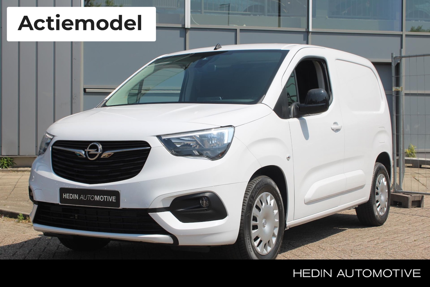 Opel Combo Electric - 136pk L1 50kWh | Pakket Look | Safety Connect Pakket | Houtenvloer + houten zijwanden | Vo - AutoWereld.nl