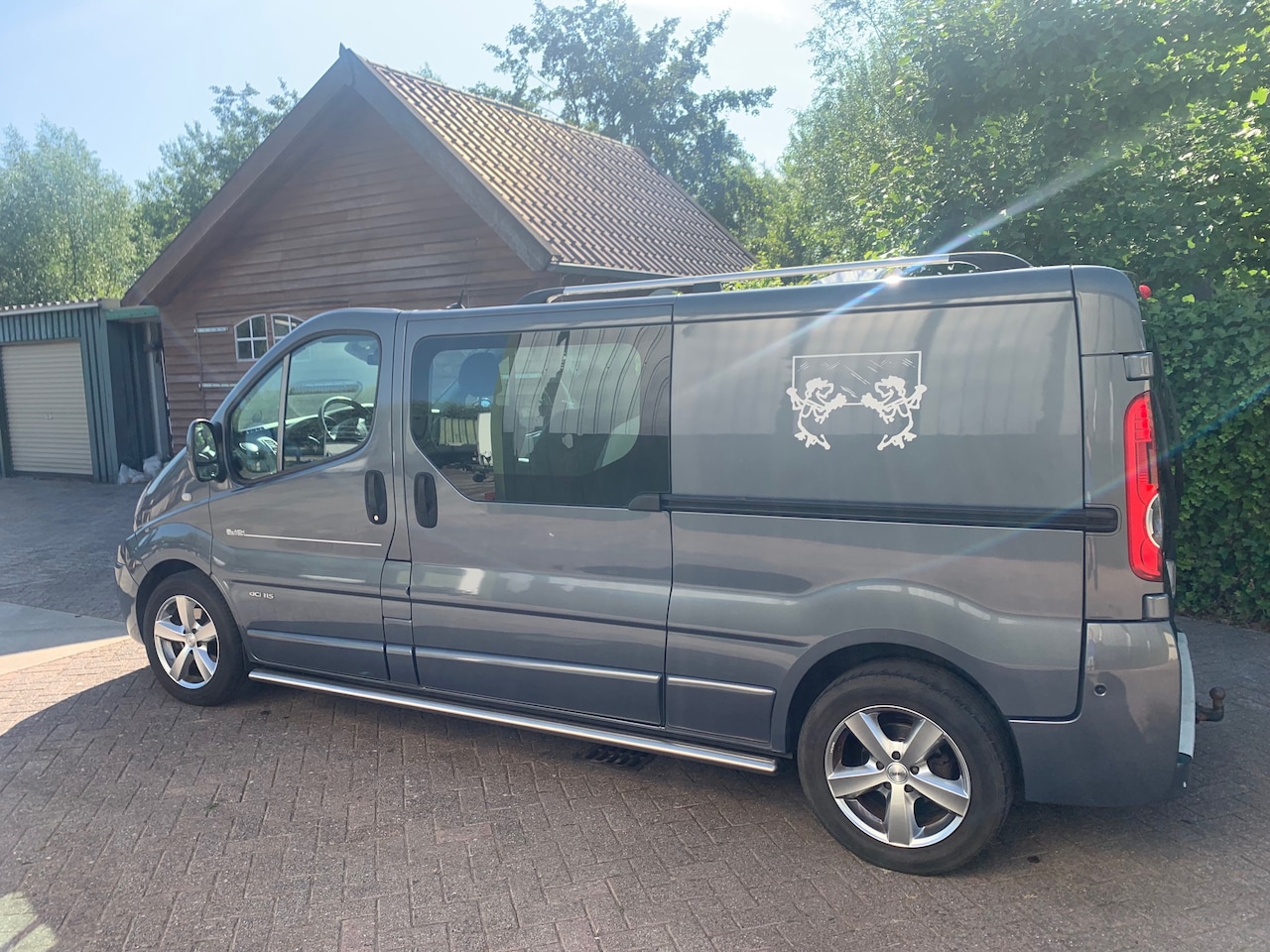 Renault Trafic - 2.0 dCi T29 L2H1 DC Eco Black Edition - AutoWereld.nl