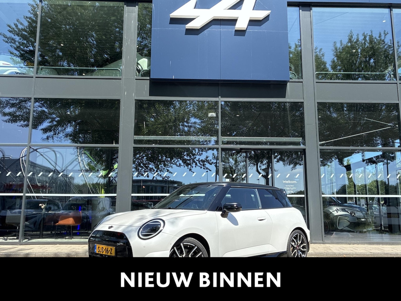 MINI John Cooper Works - Mini E Cooper M 40.7 kWh GARANTIE 8-27| Panorama-dak | Head-up display | Stoelverwarming | - AutoWereld.nl